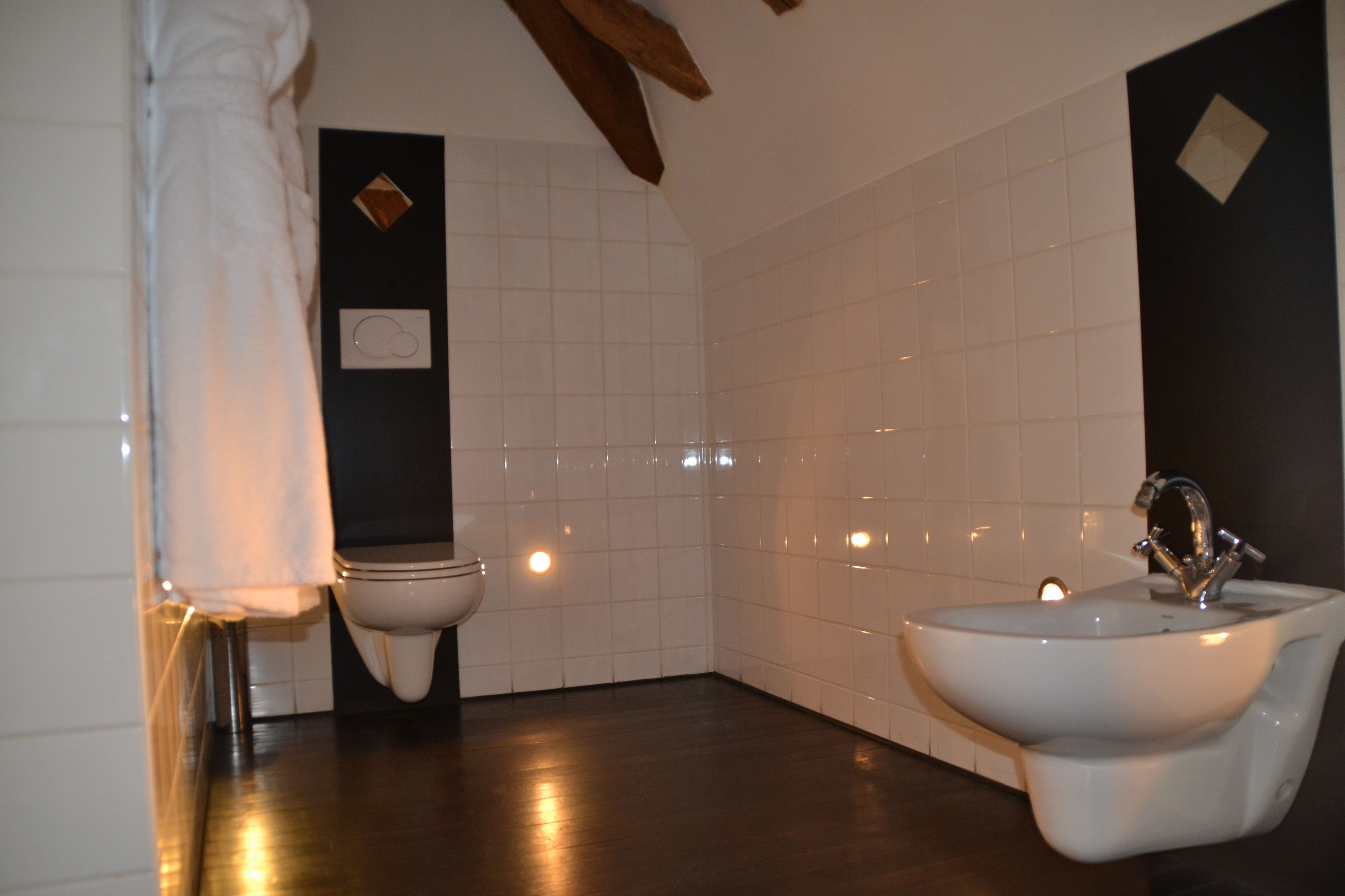 luxury double room | bathroom | free toiletries, hair dryer, bathrobes, bidet