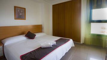 Economy Two-Bedroom Apartment (without sheets) | 2 bedrooms, individually decorated, individually furnished