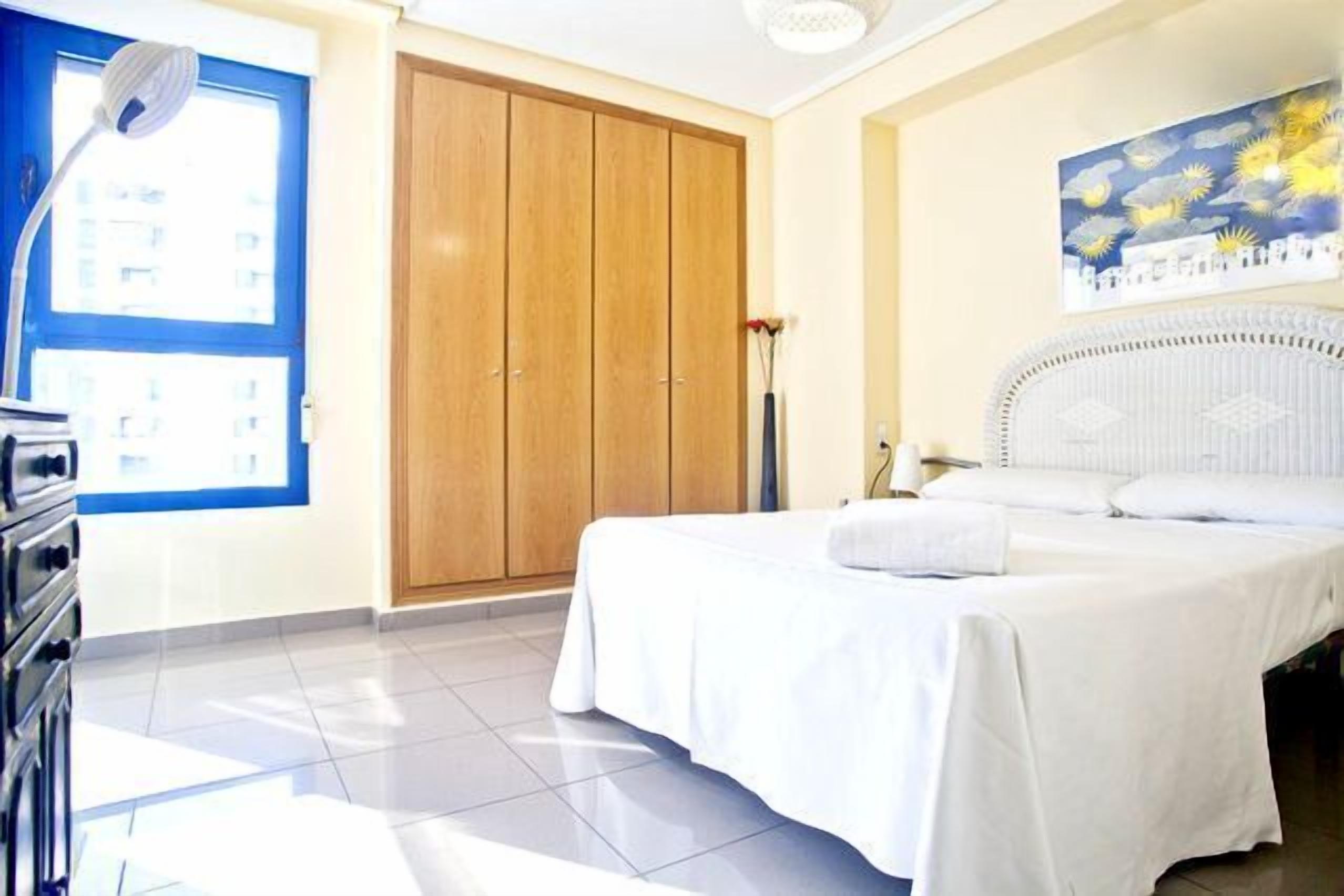 2 Schlafzimmer, individuell dekoriert, individuell eingerichtet