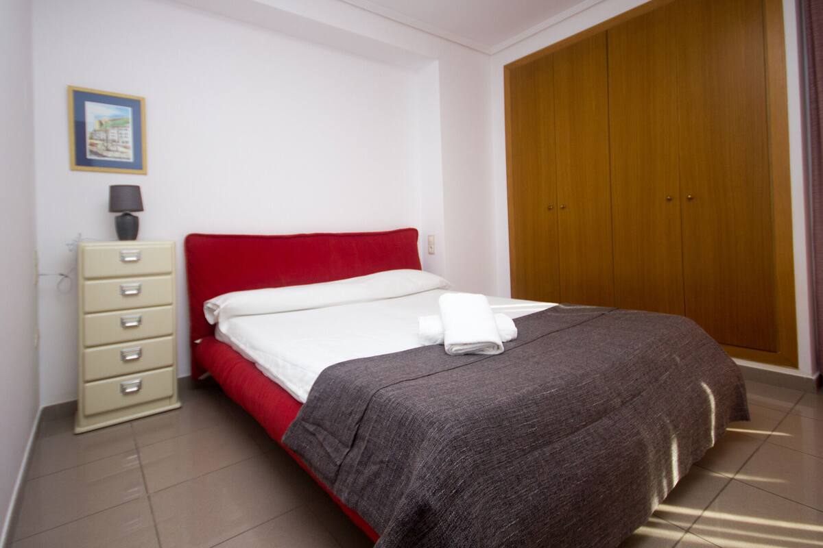 2 bedrooms, iron/ironing board, cots/infant beds, free WiFi