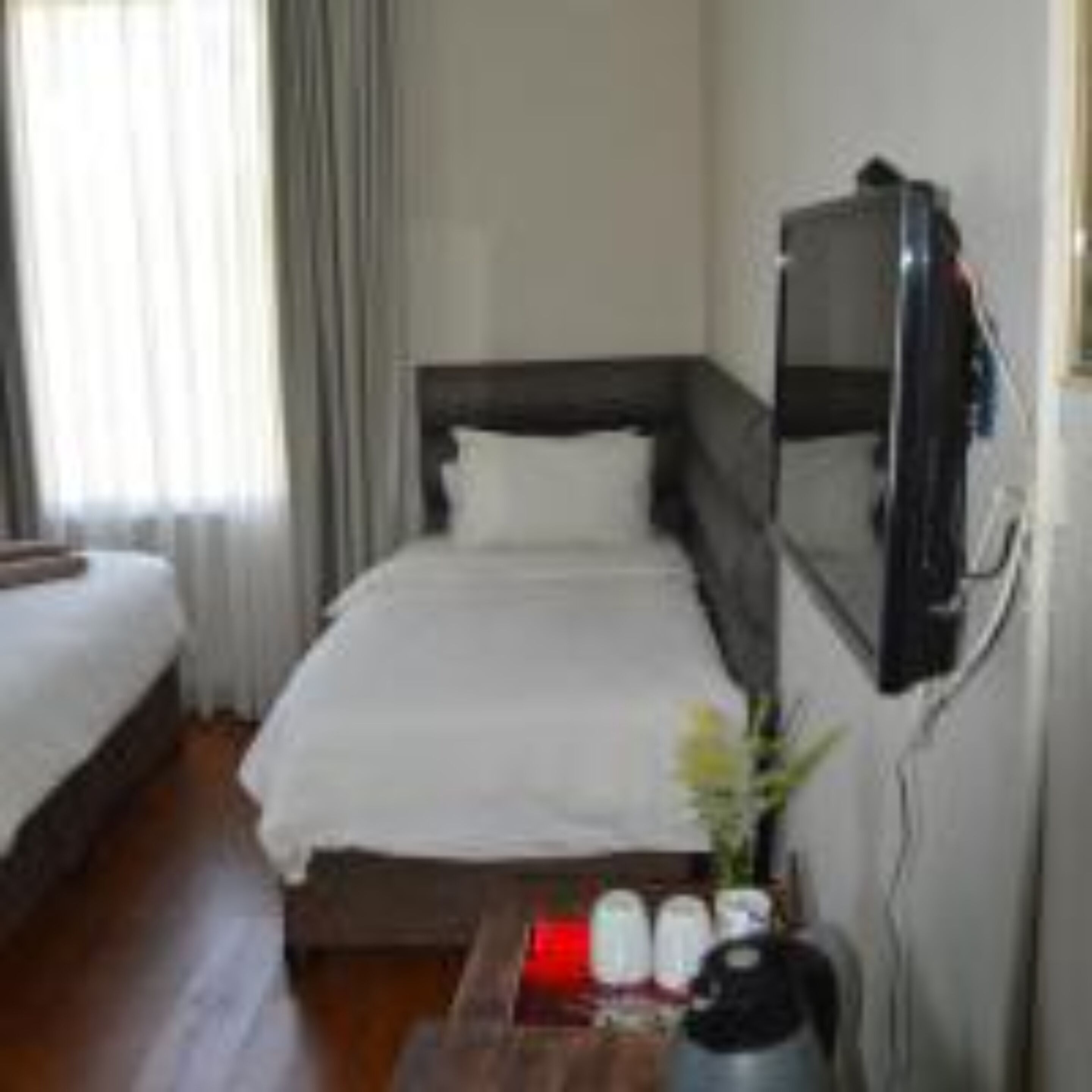 ห้องทริปเปิล (Upstairs) | ผ้าปูที่นอนฝ้ายอียิปต์, เครื่องนอนระดับพรีเมียม, Wi-Fi ฟรี, ผ้าปูที่นอน
