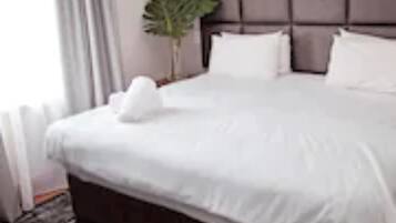 Egyptian cotton sheets, premium bedding, free WiFi, bed sheets
