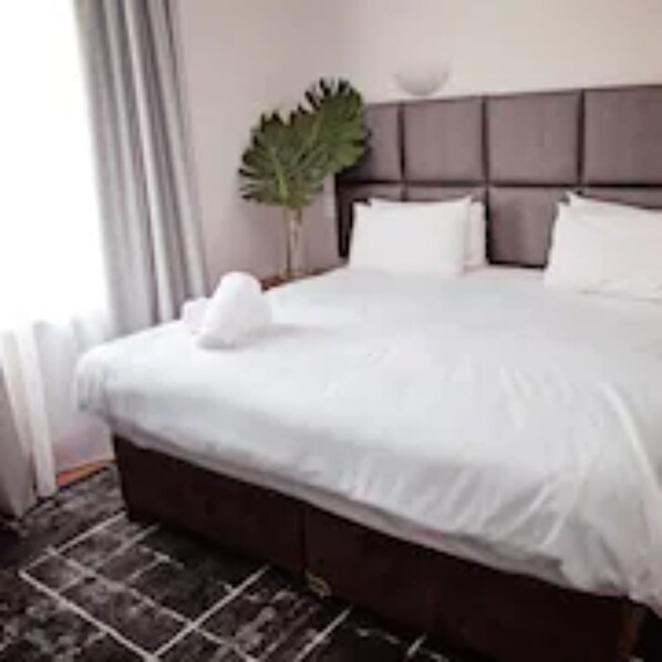 Egyptian cotton sheets, premium bedding, free WiFi, bed sheets
