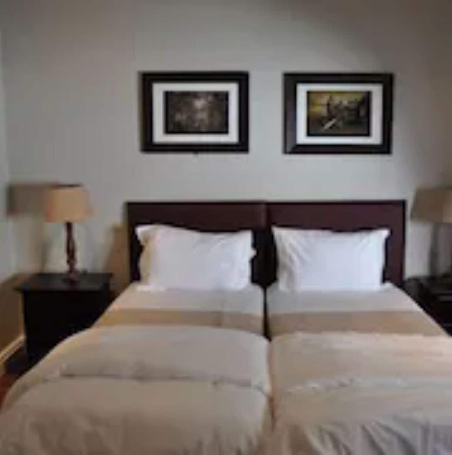 ห้องดับเบิล (John Dunn) | ผ้าปูที่นอนฝ้ายอียิปต์, เครื่องนอนระดับพรีเมียม, Wi-Fi ฟรี, ผ้าปูที่นอน