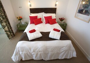 Premium bedding, in-room safe, iron/ironing board, rollaway beds - Red Wind B&B (Punta del Este)