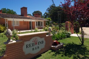 Front of property - Red Wind B&B (Punta del Este)