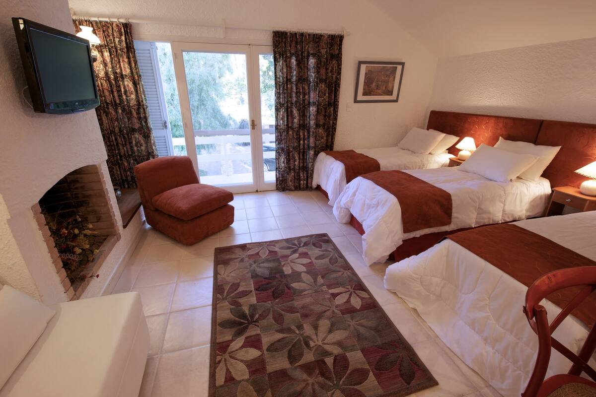 Tripla Superior | Biancheria da letto di alta qualità, una cassaforte in camera