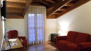 Suite | Een bureau, geluiddichte muren, gratis wifi, beddengoed