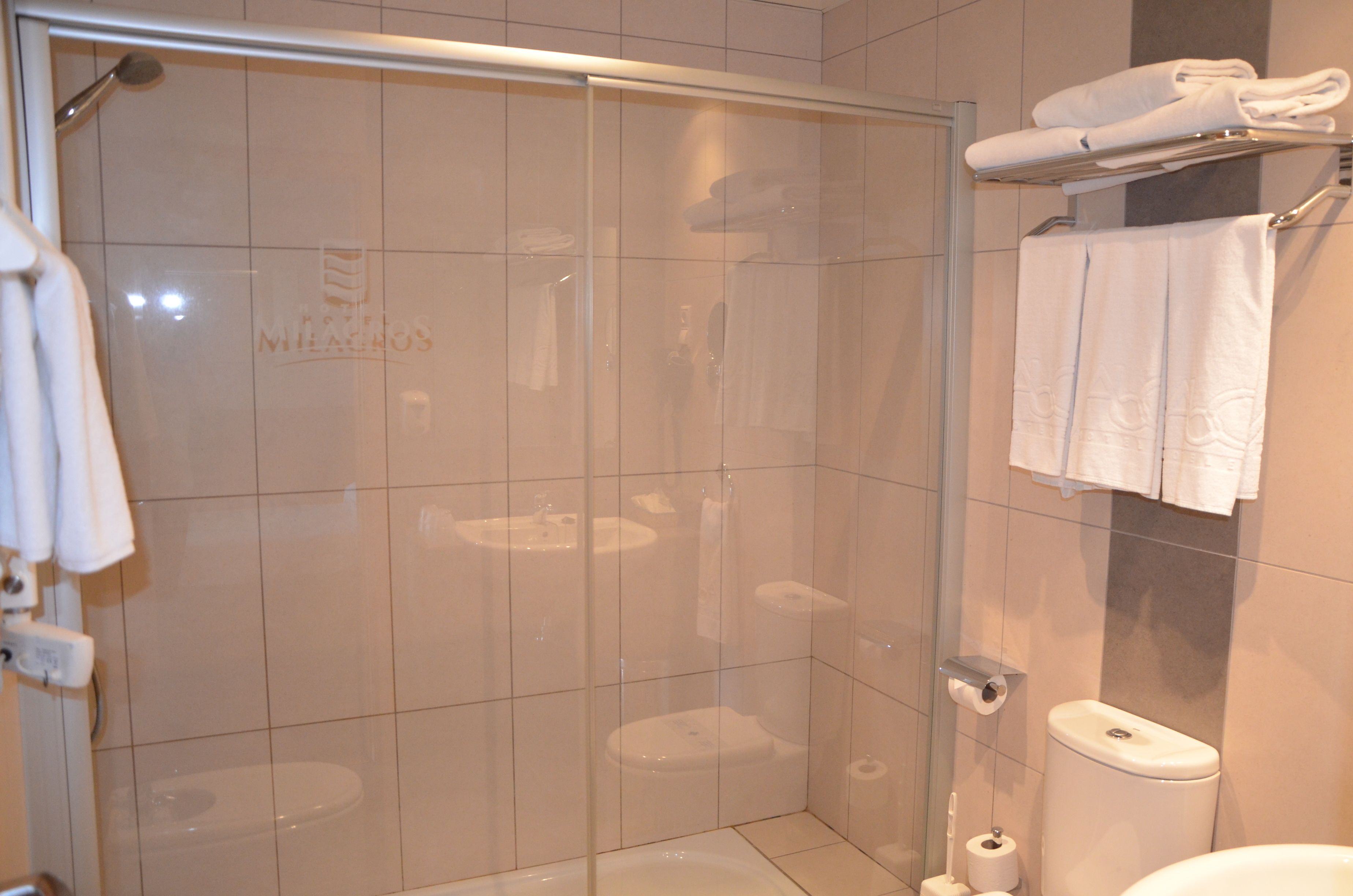 triple room | bathroom | free toiletries, hair dryer, towels, soap