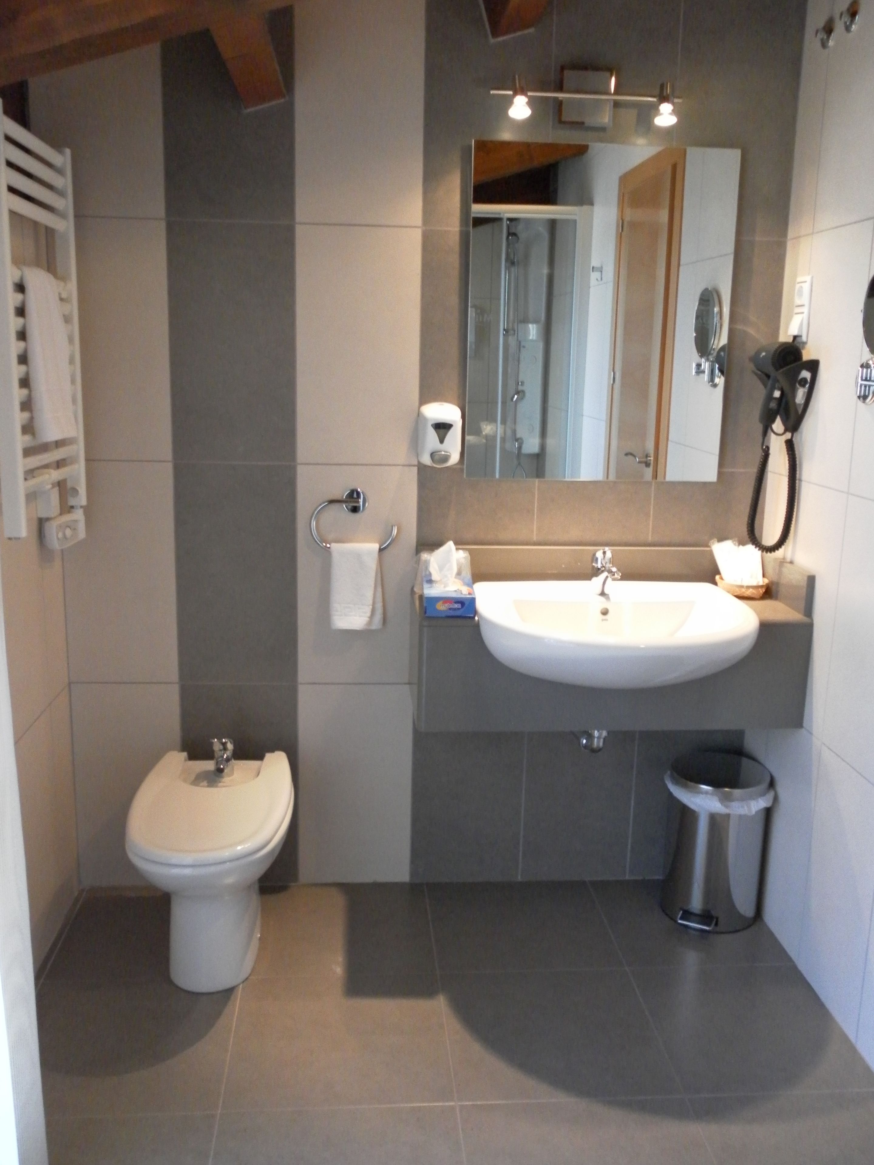 suite | bathroom | free toiletries, hair dryer, towels, soap