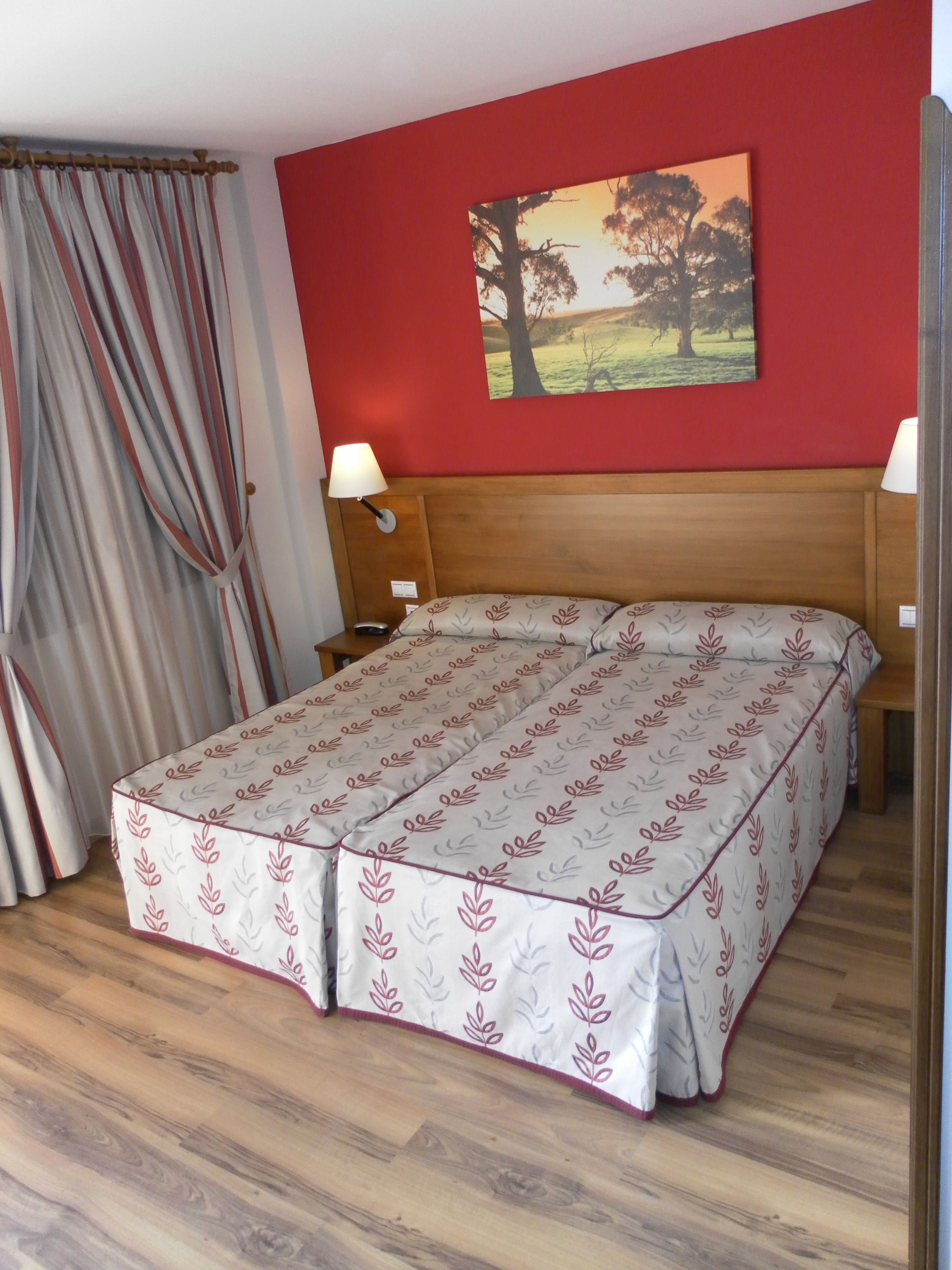 double room single use | desk, soundproofing, free wifi, bed sheets