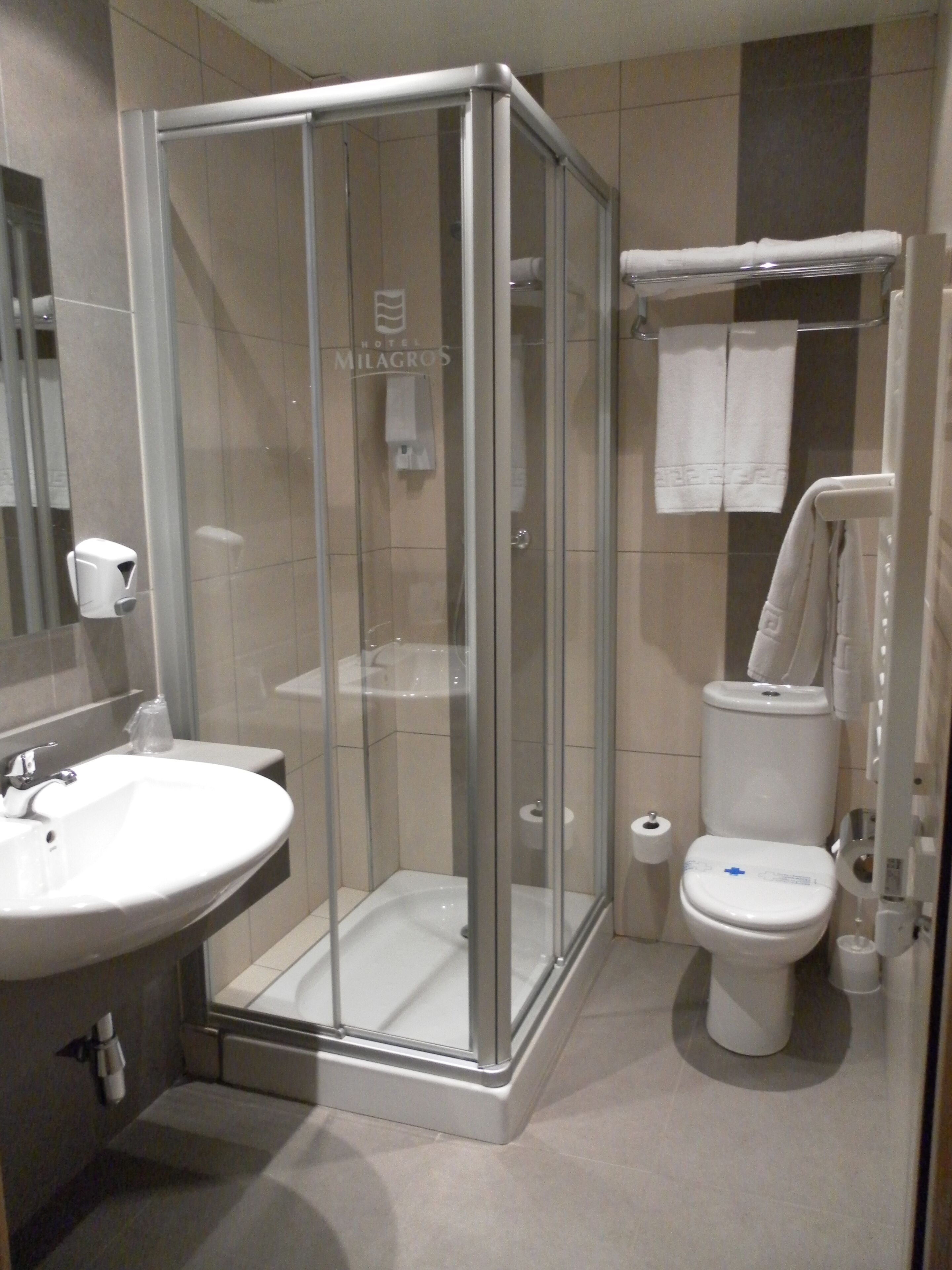 basic twin room | bathroom | free toiletries, hair dryer, towels, soap