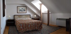 Desk, free WiFi, bed sheets - Várkapu Panzió (Eger)