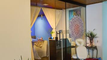 Massages aux pierres chaudes, massages des tissus profonds, massages