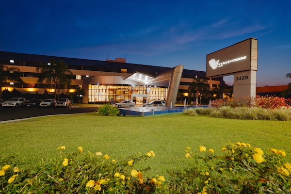 Bagian depan properti - sore/malam