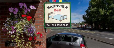 Entrada al alojamiento