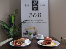 Daily cooked-to-order breakfast (GBP 10.00 per person)