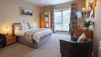 Dubbelrum - 1 dubbelsäng | Select Comfort-madrasser, skrivbord och arbetsyta för laptop