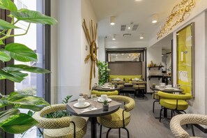 Free daily buffet breakfast - Coronari Palace (Rome)