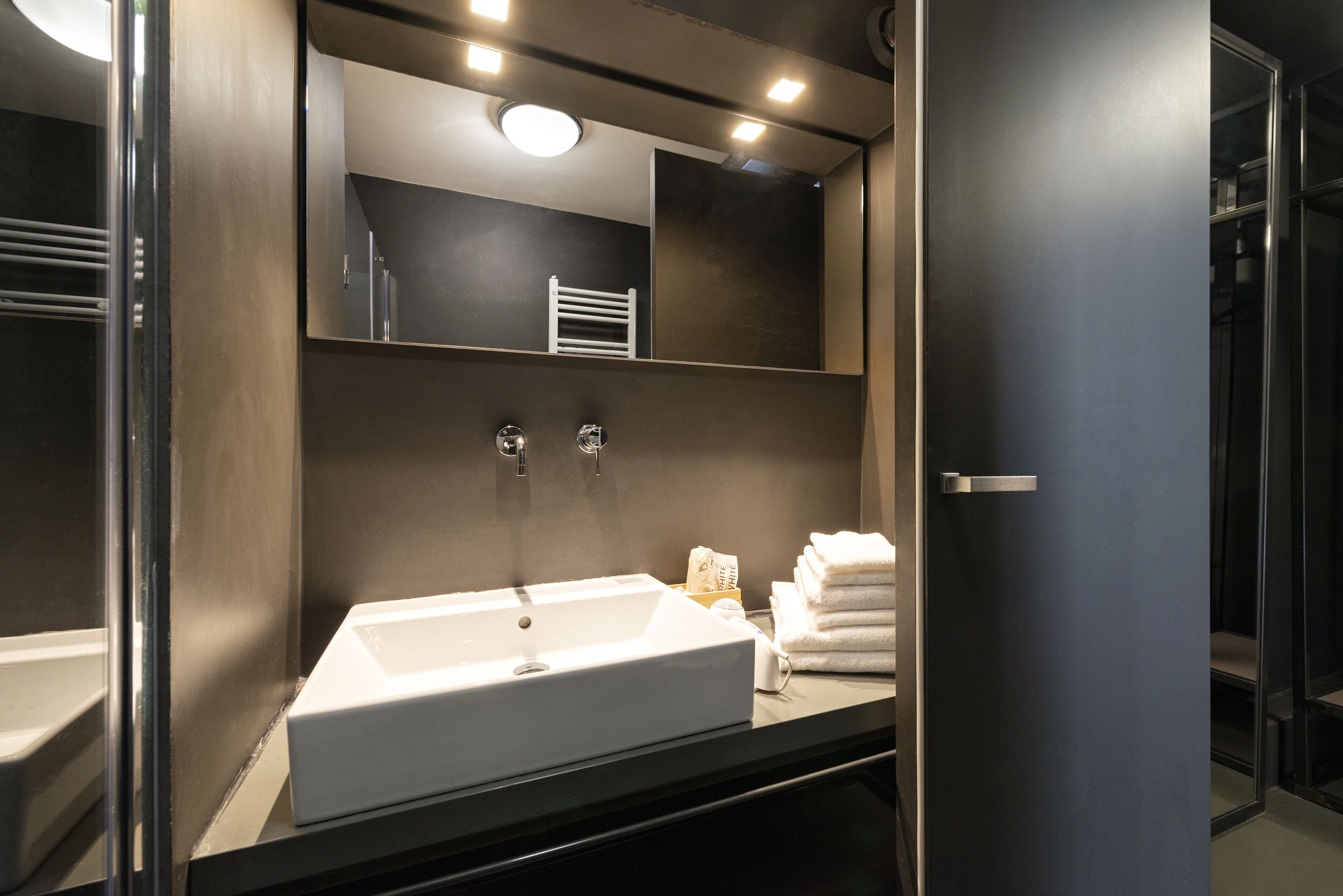 superior double room, terrace | bathroom | free toiletries, hair dryer, slippers, bidet