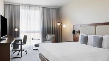 Zimmer, 1 King-Bett | Hochwertige Bettwaren, Zimmersafe, Schreibtisch, Verdunkelungsvorhänge