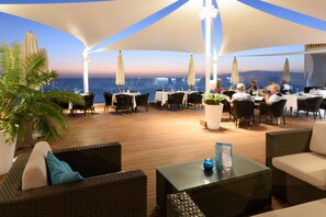2 restaurants servant le déjeuner