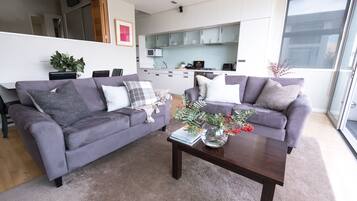 Lake View Swiss-SuperSuite One Bedroom | Living area