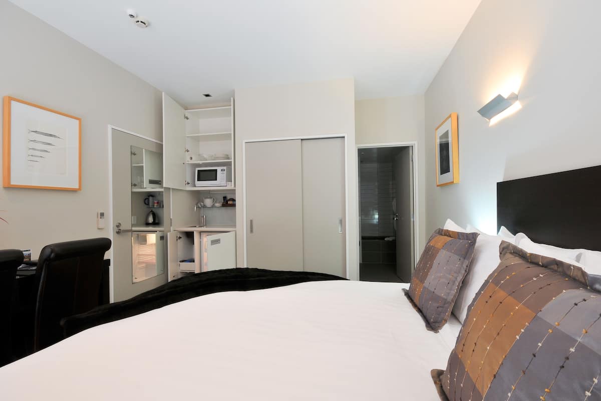 Standard Room | 1 bedroom, premium bedding, desk, laptop workspace