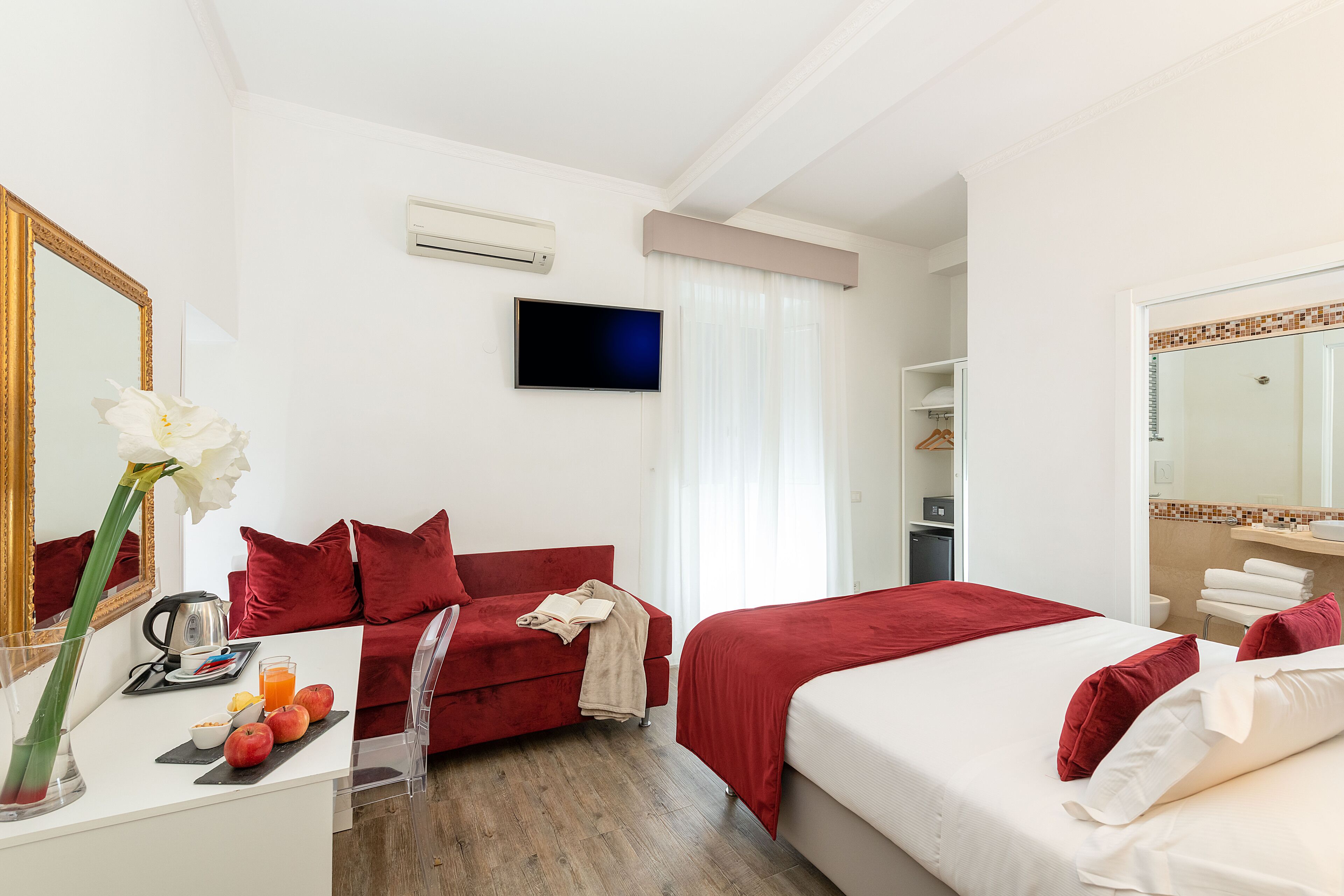 triple room | in-room safe, desk, soundproofing, free wifi