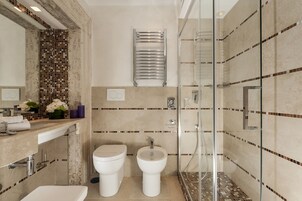 Junior Suite, 1 Katil Kelamin (Double) | Bilik Mandi | Kelengkapan dandanan diri percuma, pengering rambut, selipar