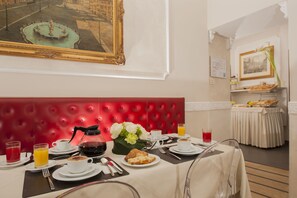 Desayuno buffet (EUR 15 por persona)