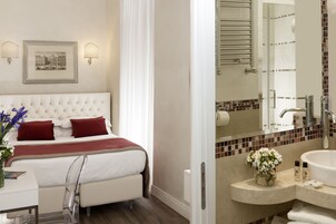 Single Room | Bathroom | Free toiletries, hair dryer, slippers, towels