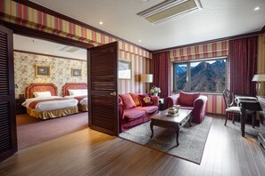 Premium bedding, down comforters, memory foam beds, in-room safe - Kensington Hotel Seorak (Sokcho)