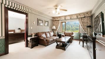 1 bedroom, premium bedding, down comforters, memory foam beds