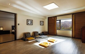 スイート (Randomly assigned Room) | 高級寝具、羽毛の掛け布団、低反発ベッド、セーフティボックス (室内)