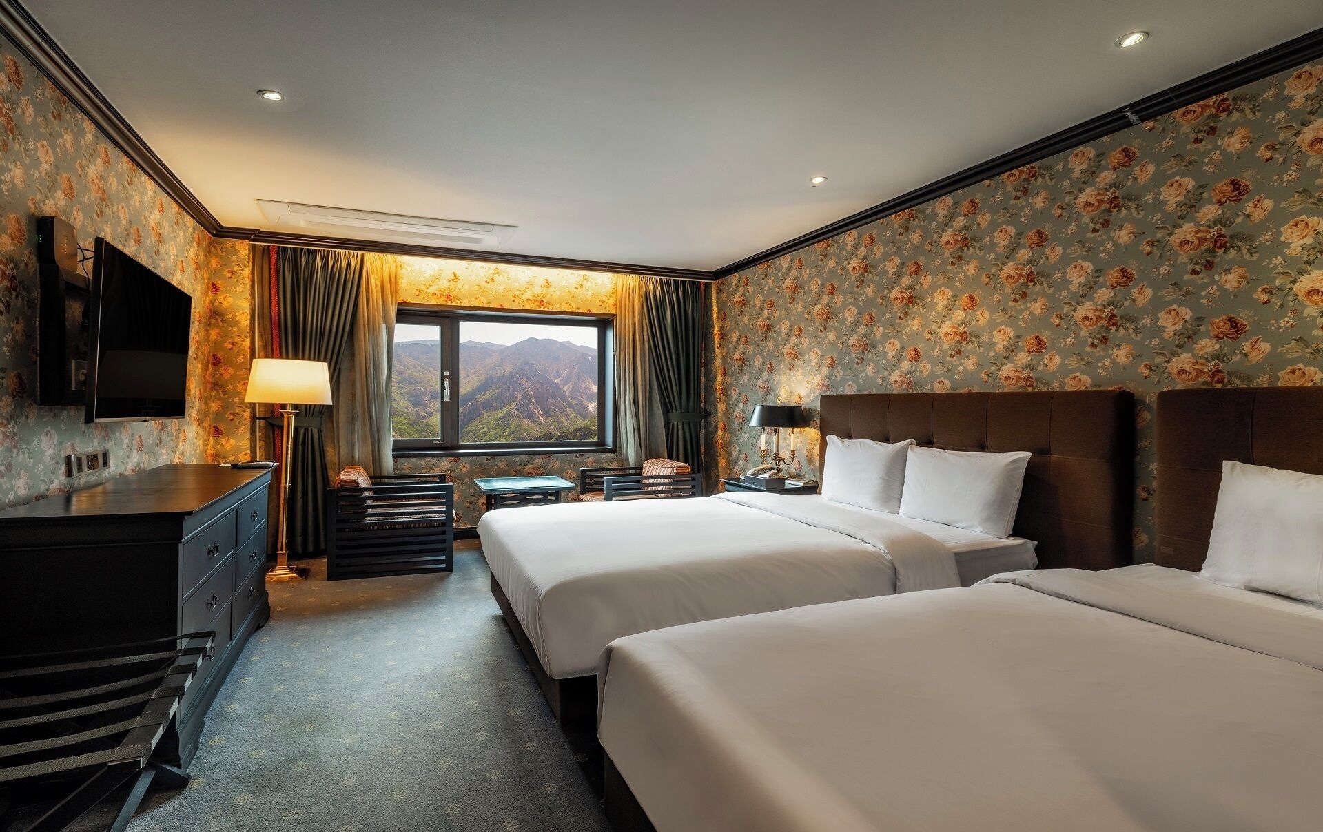 Premier Twin Room | Premium bedding, down comforters, memory foam beds, in-room safe