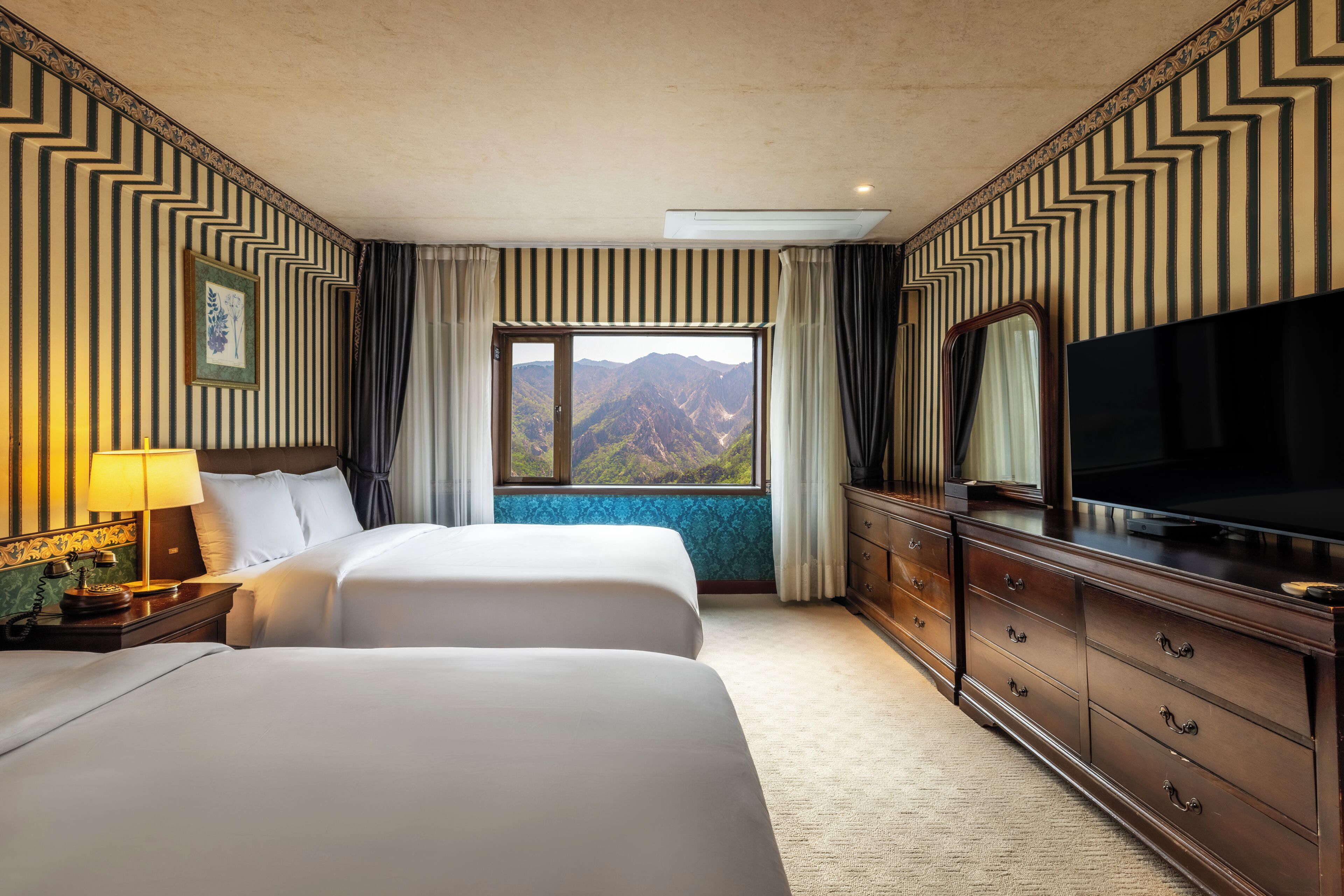 Suite Room, Western Style | Sängtillbehör av högsta kvalitet, duntäcken och memory foam-madrasser