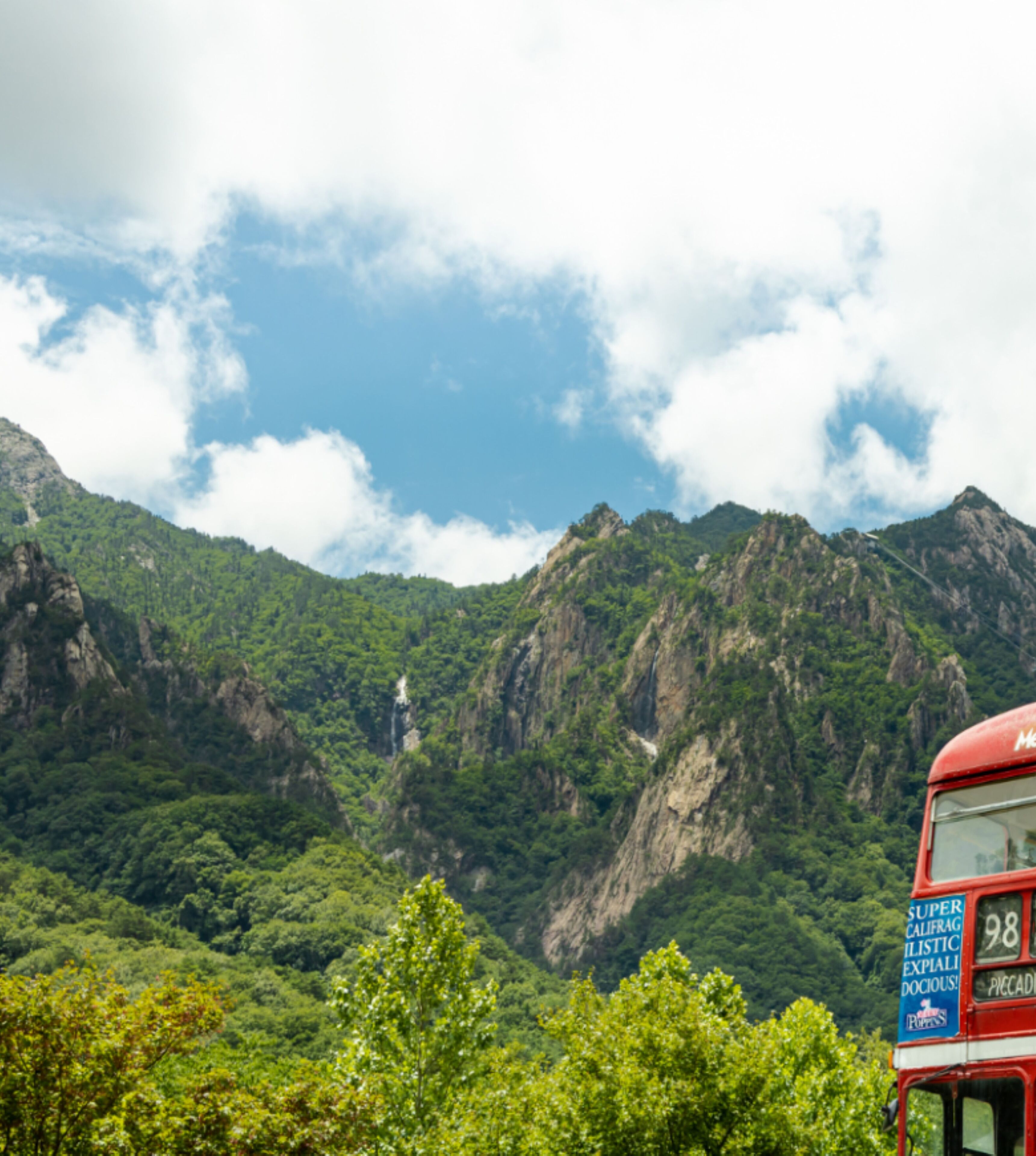 A red bus with a sign that reads "Super Caligraph Expat Living Docuous."