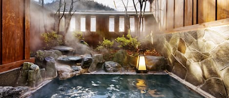 Bathtub spa outdoor