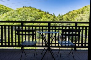 Habitación triple estándar | Vista del balcón