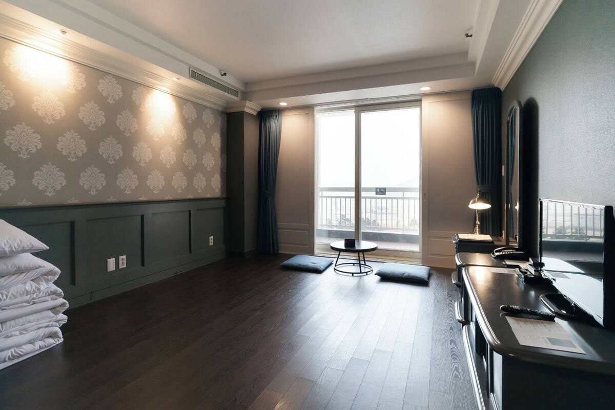 1 bedroom, premium bedding, in-room safe, blackout curtains