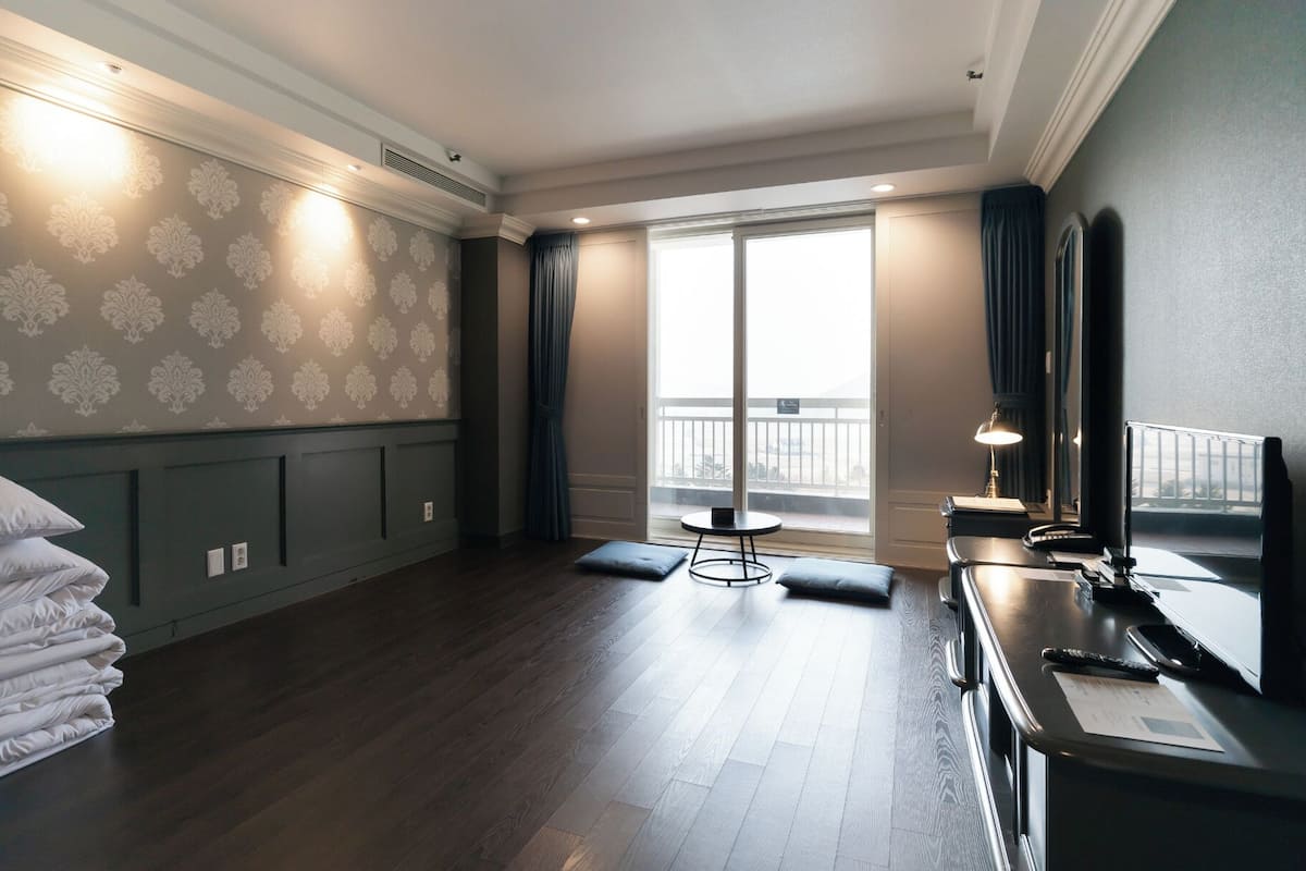 1 bedroom, premium bedding, in-room safe, blackout drapes