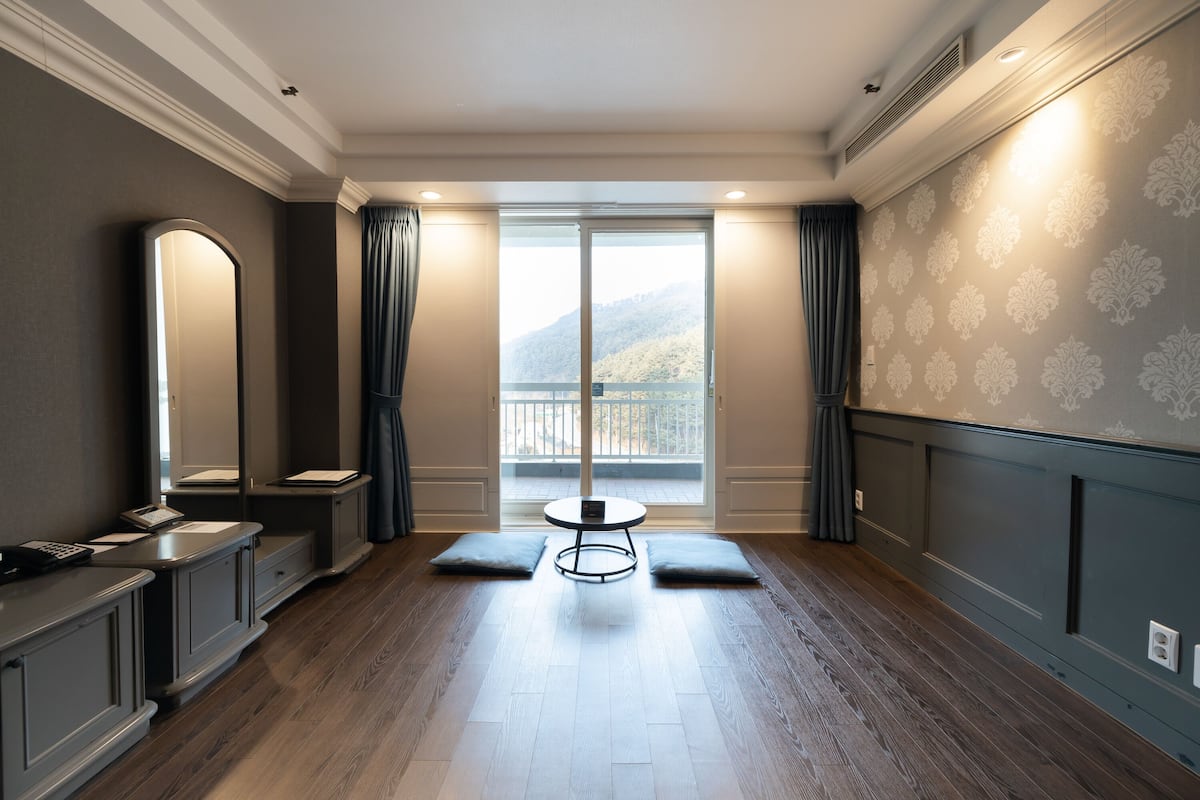 1 bedroom, premium bedding, in-room safe, blackout drapes