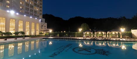 Indoor pool, seasonal outdoor pool, lifeguards on site