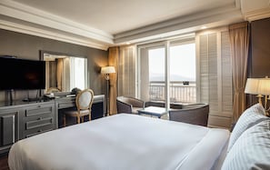 Premium bedding, in-room safe, blackout curtains, soundproofing