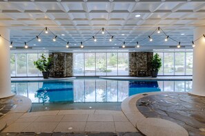 Indoor pool, seasonal outdoor pool, lifeguards on site - Kensington Hotel Pyeongchang (Pyeongchang)
