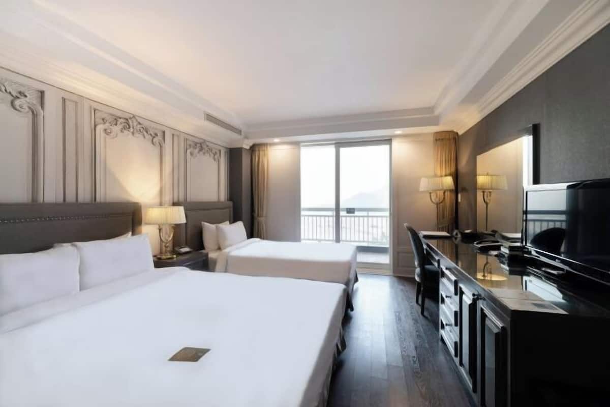 1 bedroom, premium bedding, in-room safe, blackout drapes