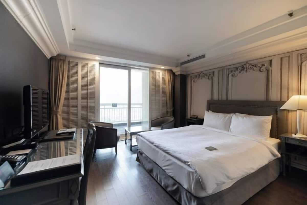 1 bedroom, premium bedding, in-room safe, blackout drapes