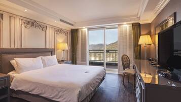 1 kamar tidur, seprai premium, brankas, dan tirai kedap cahaya