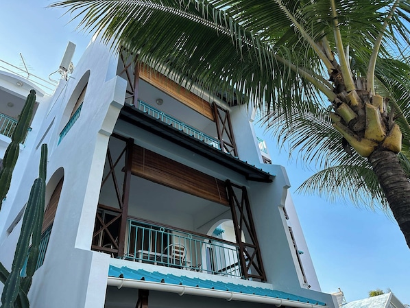Fachada de la propiedad